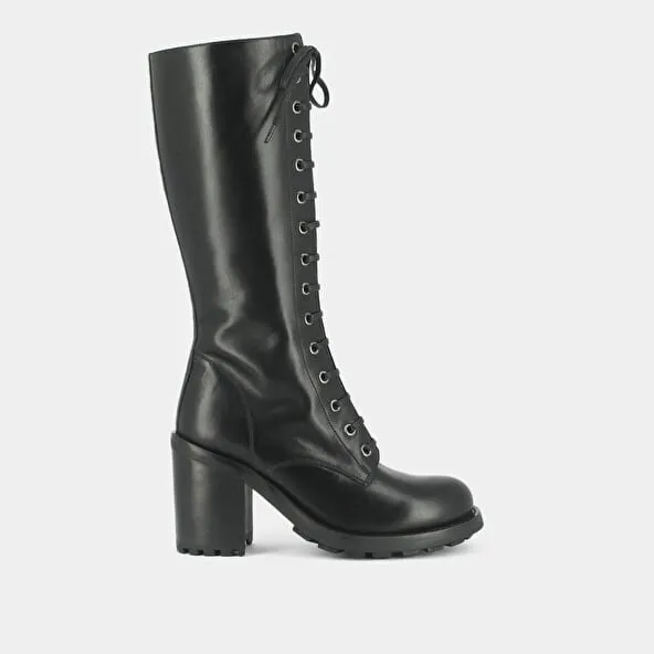 Boots with heels and lacing in black leather