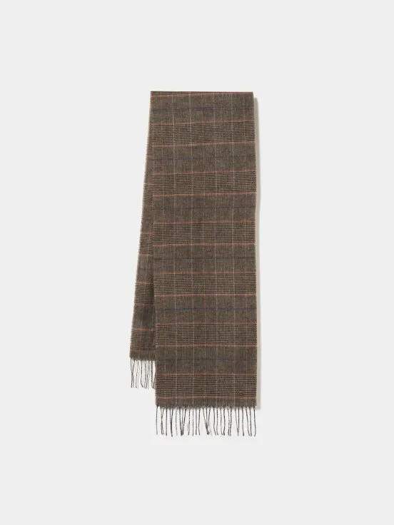 Plaid scarf with fringes