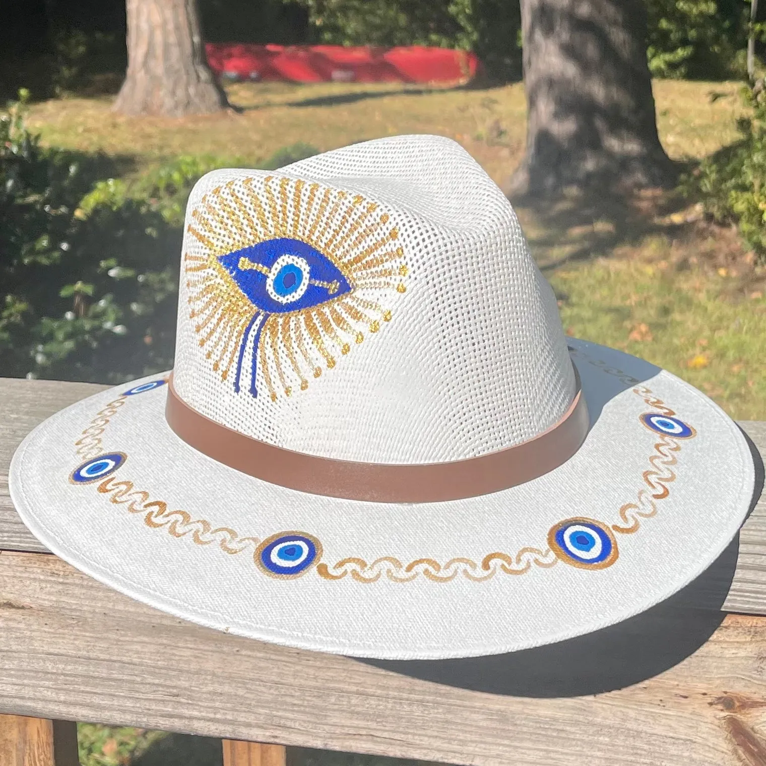 Sombrero White & Blue/ Gold Side Eye