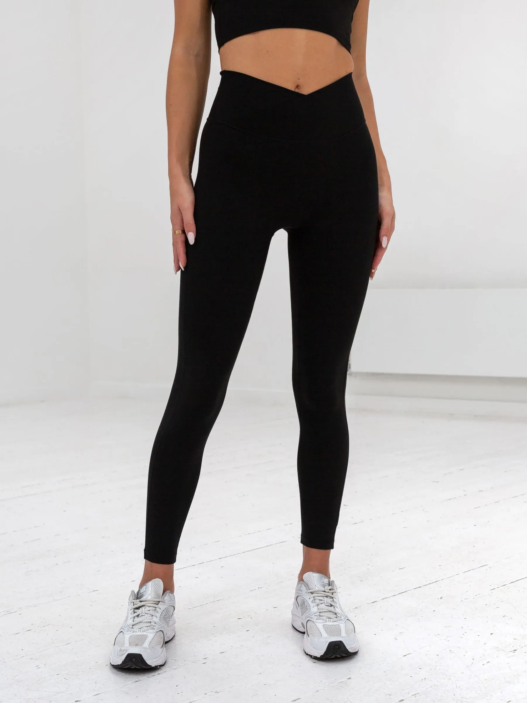 Studio Crossover Leggings - Black